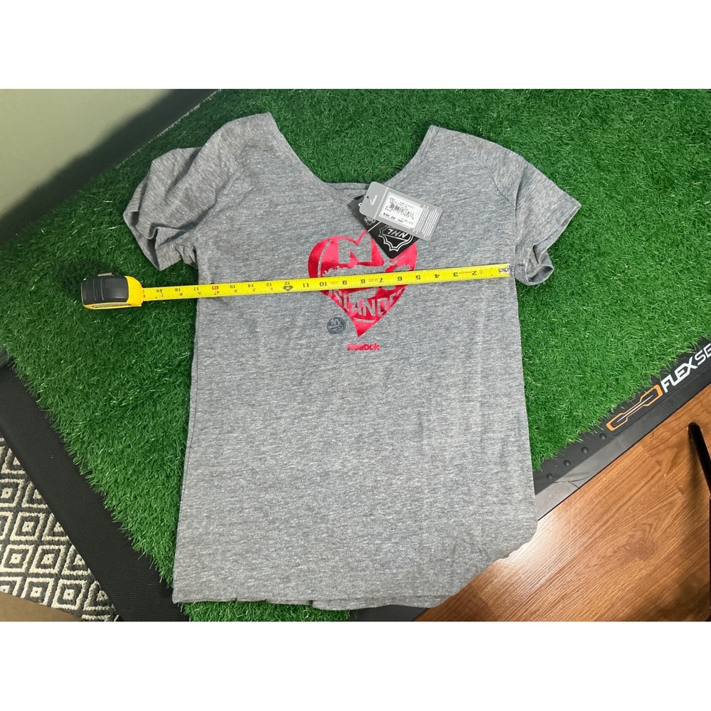Reebok NHL New York Islanders Womens XL Gray Red Foil Heart Scoop Neck T-Shirt